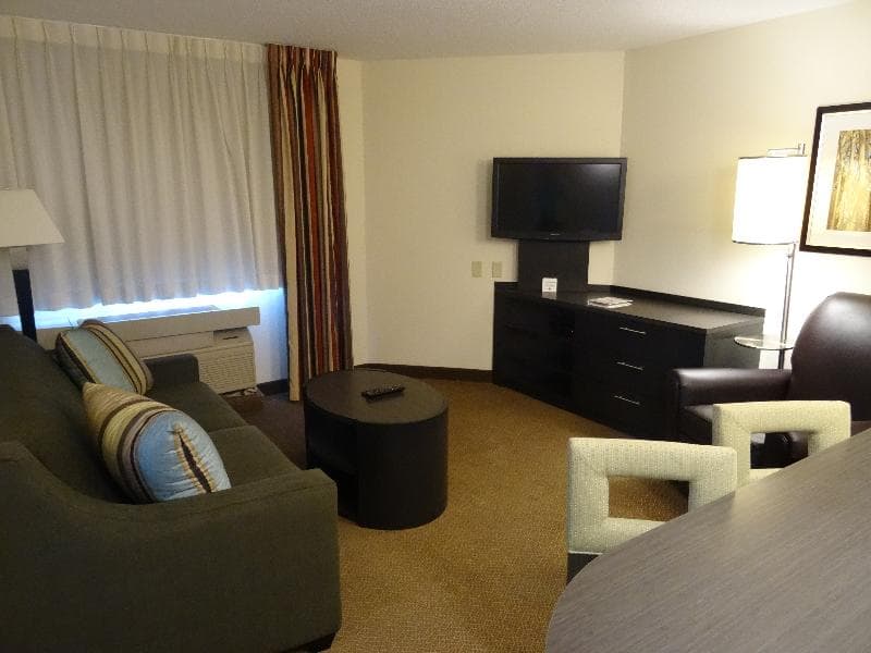 Sonesta Simply Suites Wichita Airport 5