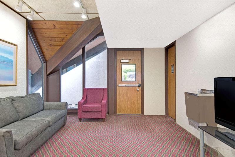 Days Inn by Wyndham Washington 3