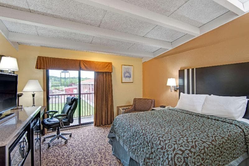 Days Inn by Wyndham Washington 2