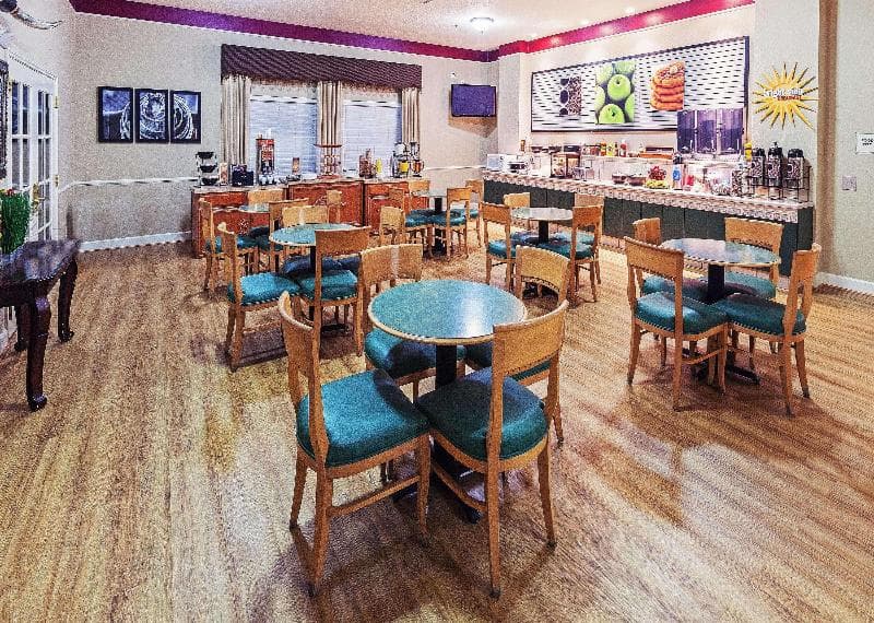 La Quinta Inn & Suites by Wyndham Weatherford 3