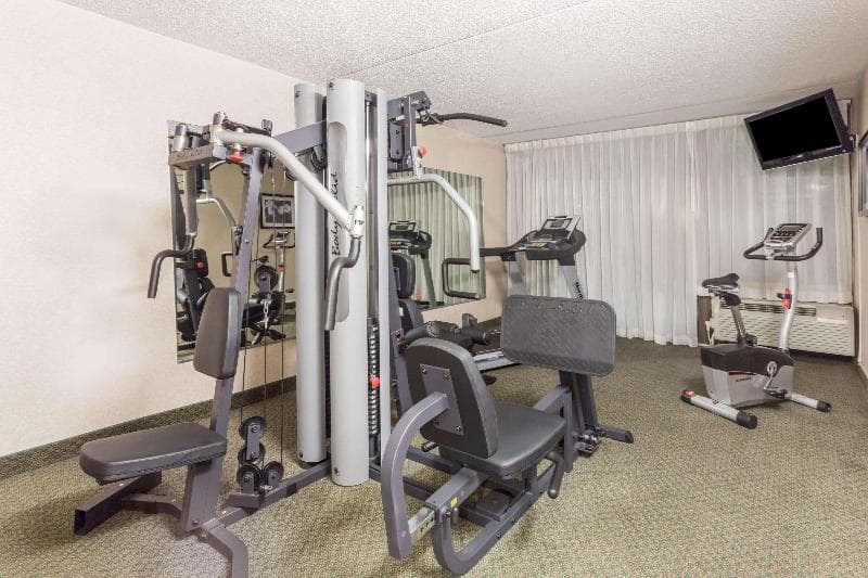 Ramada by Wyndham Triangle/Quantico 2