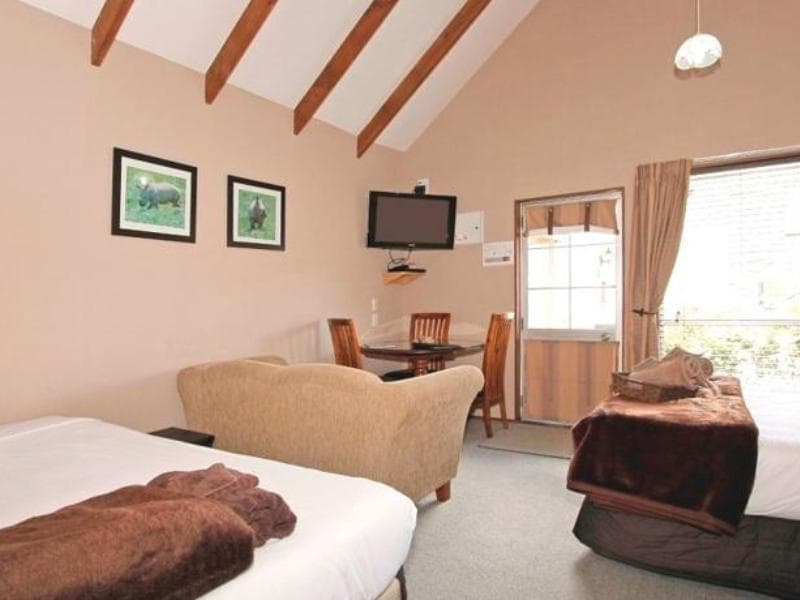 Big Five Motel main