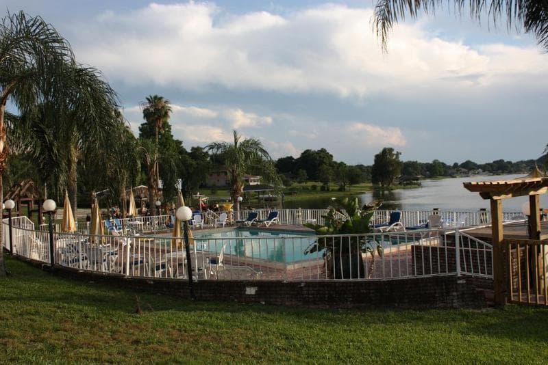Lake Roy Beach Inn 3