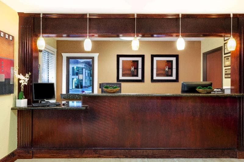 Howard Johnson by Wyndham Lafayette 5