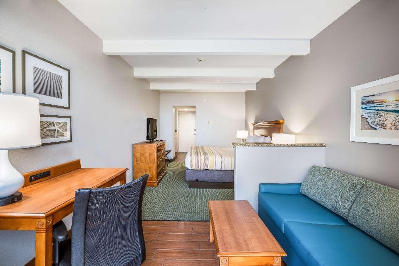 Country Inn & Suites by Radisson, Virginia Beach (Oceanfront), VA 5
