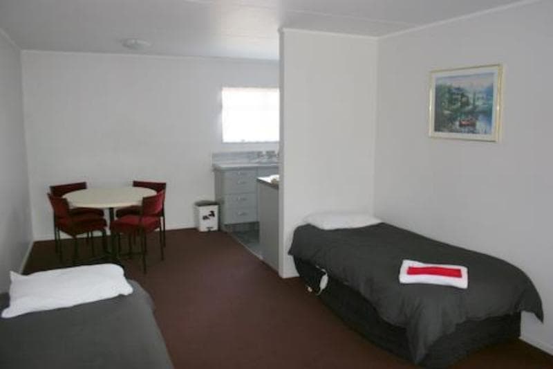 Burgundy Rose Motel 3