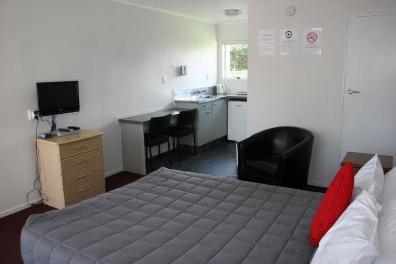 Burgundy Rose Motel 4