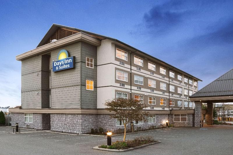 Days Inn & Suites by Wyndham Langley 5