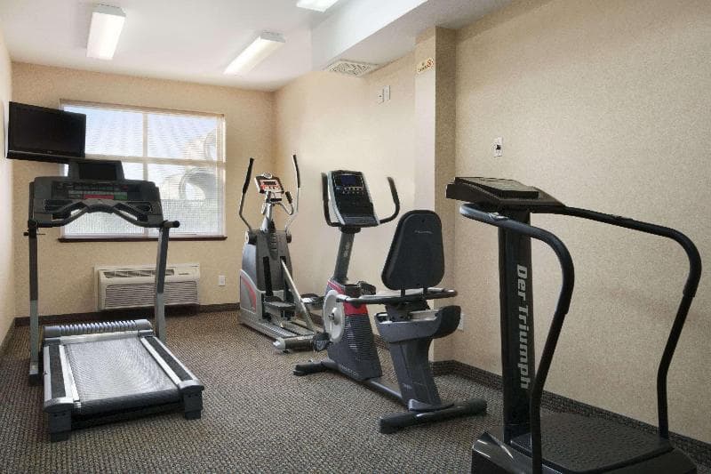 Days Inn & Suites by Wyndham Langley 2