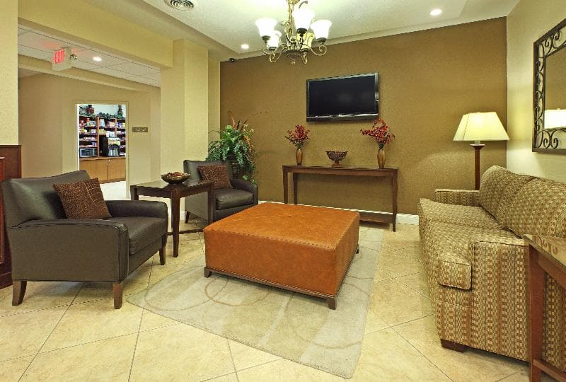 Candlewood Suites Fayetteville / University Of Ark 2