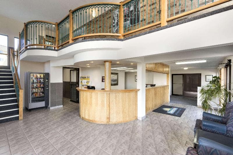 Days Inn By Wyndham Lethbridge 3