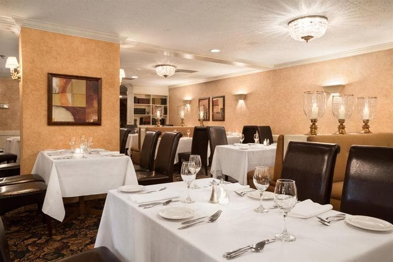 The Senator Hotel & Conference Centre 4