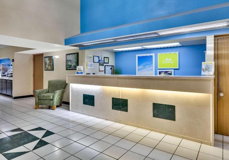 Days Inn & Suites By Wyndham Bentonville 4