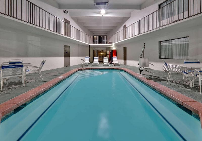 Days Inn & Suites By Wyndham Bentonville 5