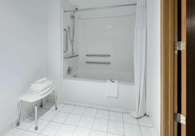 Days Inn & Suites By Wyndham Bentonville 3