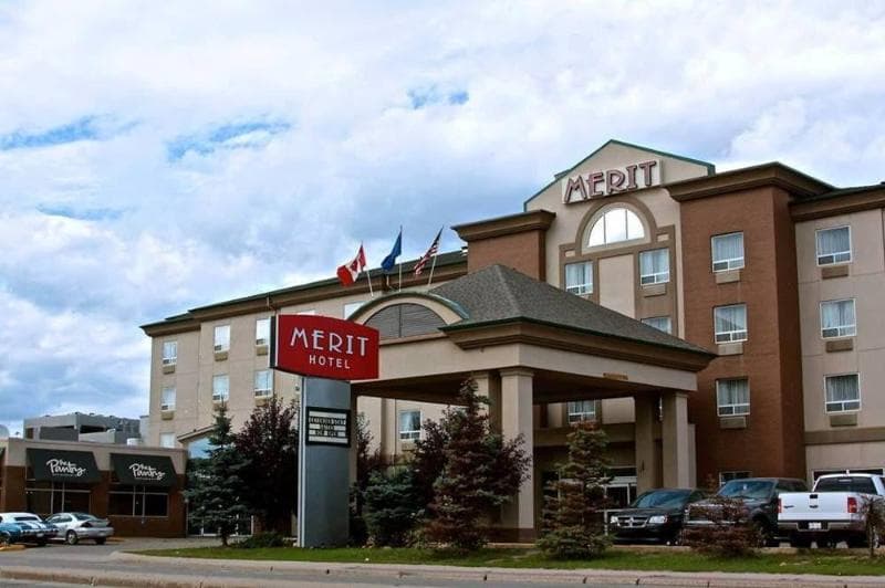 Merit Hotel & Suites main