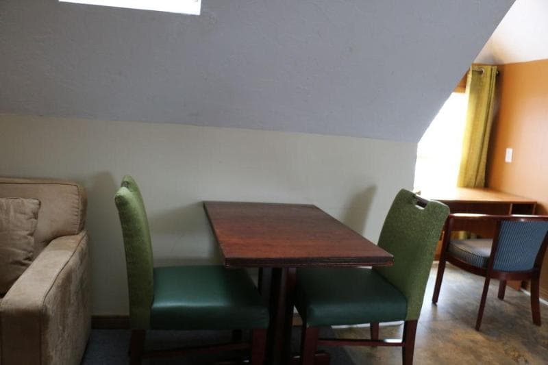 Midtown Motel & Suites 4