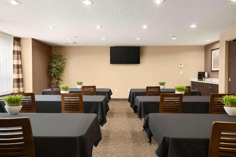 Microtel Inn & Suites by Wyndham Blackfalds Red Deer North 1
