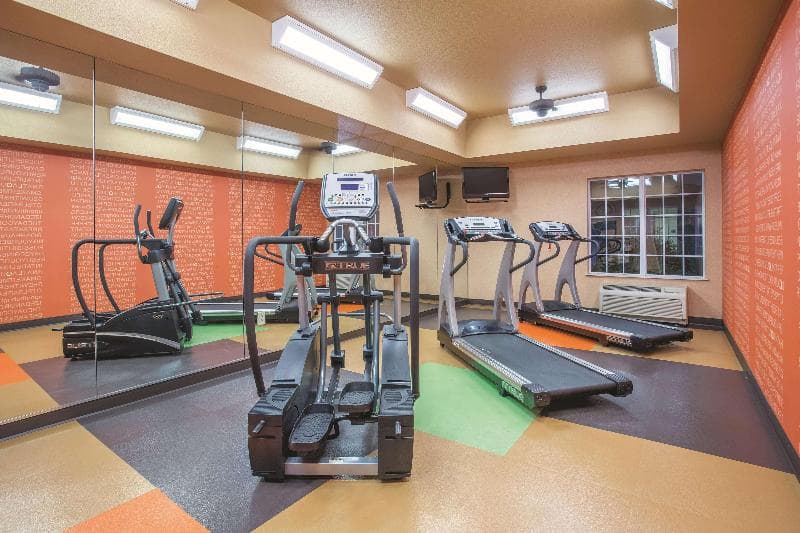 La Quinta Inn & Suites by Wyndham Bentonville 2