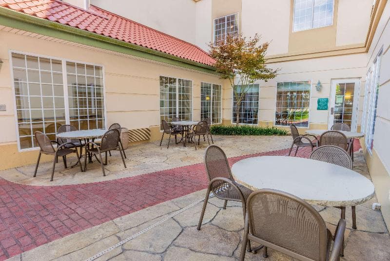 La Quinta Inn & Suites by Wyndham Bentonville 3