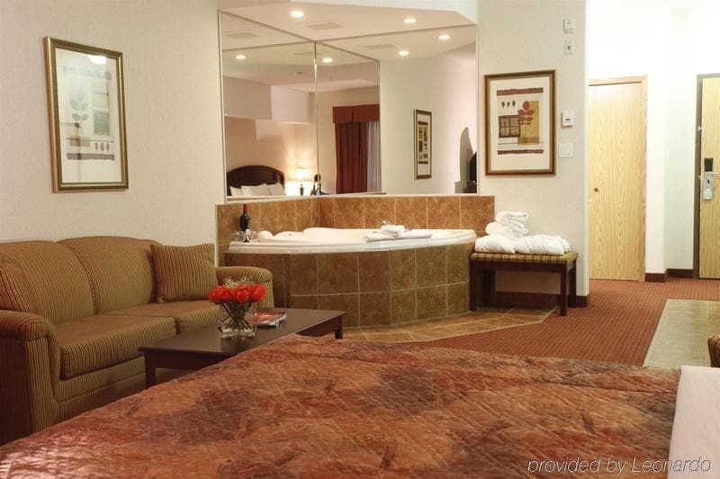 Pomeroy Inn & Suites Fort St John 3