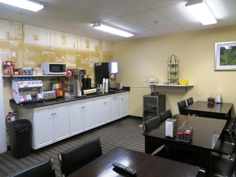 Super 8 By Wyndham Saskatoon Near Downtown photo 1