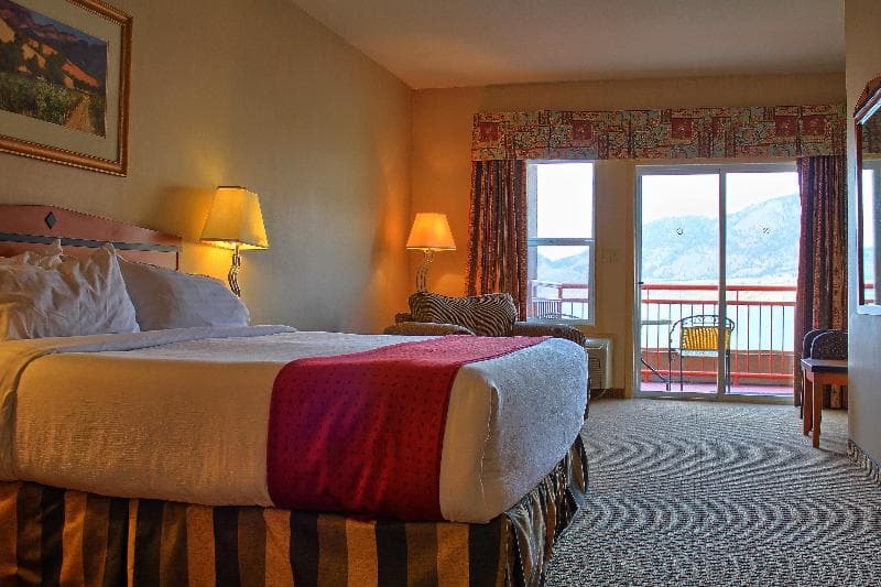 Holiday Inn & Suites Osoyoos 4