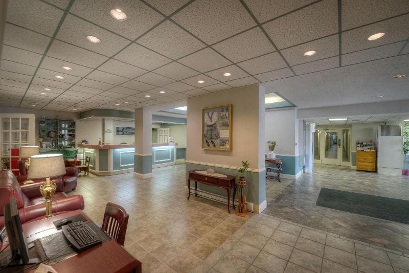 The Claymore Inn & Suites 5