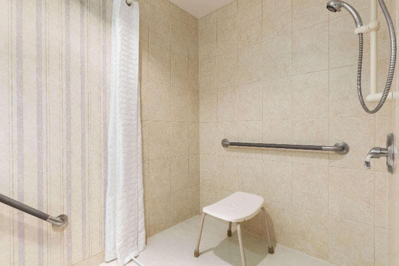 Travelodge By Wyndham Lloydminster 5