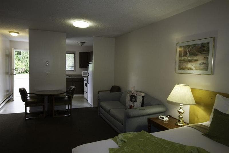 Recreation Inn & Suites main