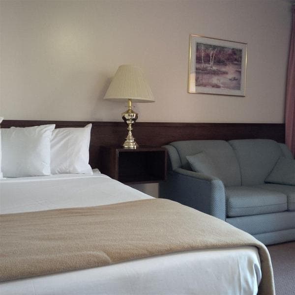 Recreation Inn & Suites 3