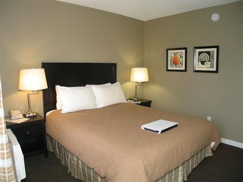 Recreation Inn & Suites 5