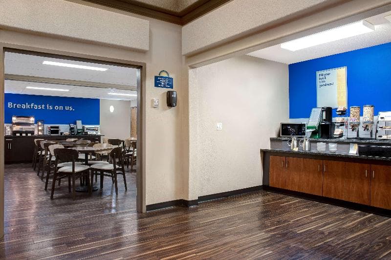 Days Inn By Wyndham Medicine Hat 5
