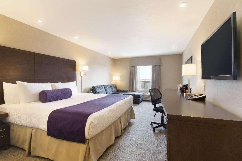 Days Inn By Wyndham Medicine Hat photo 1