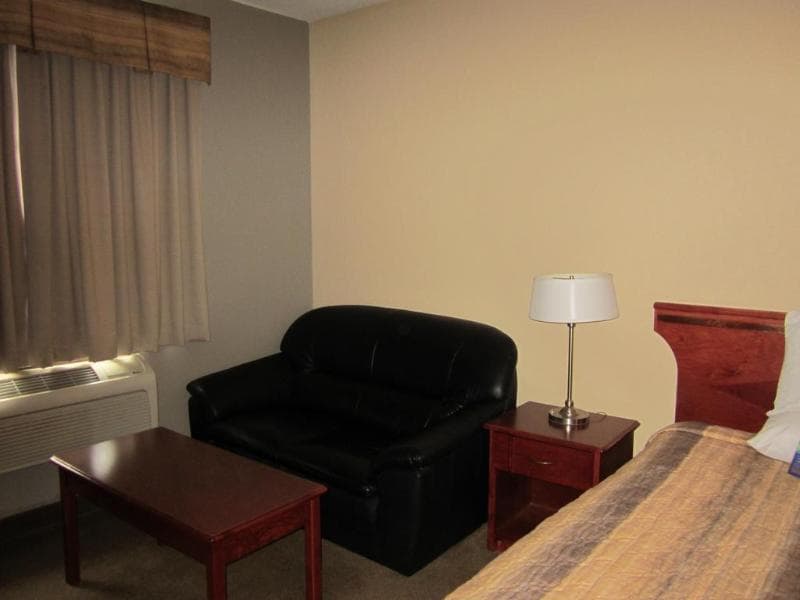 Lakeview Inn & Suites Fort Nelson 3