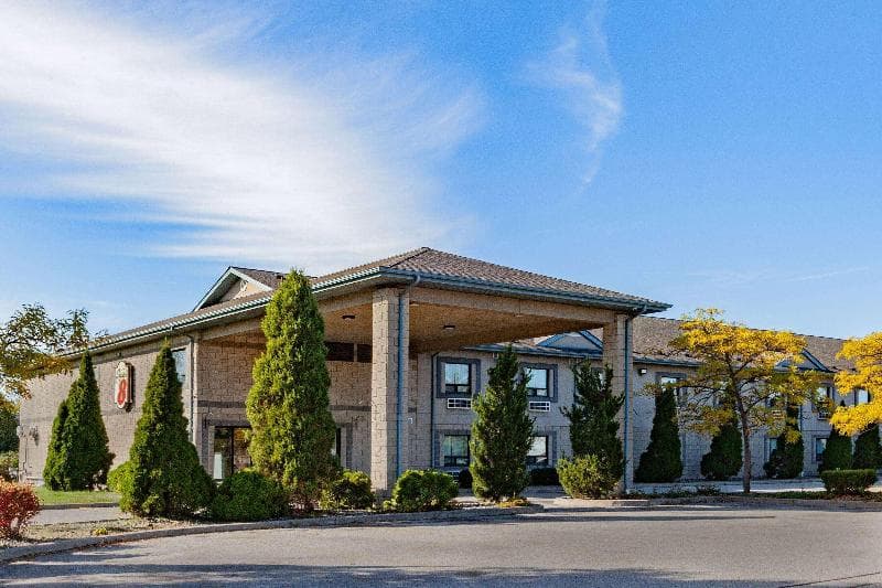 Super 8 By Wyndham Ambassador Bridge Windsor 3