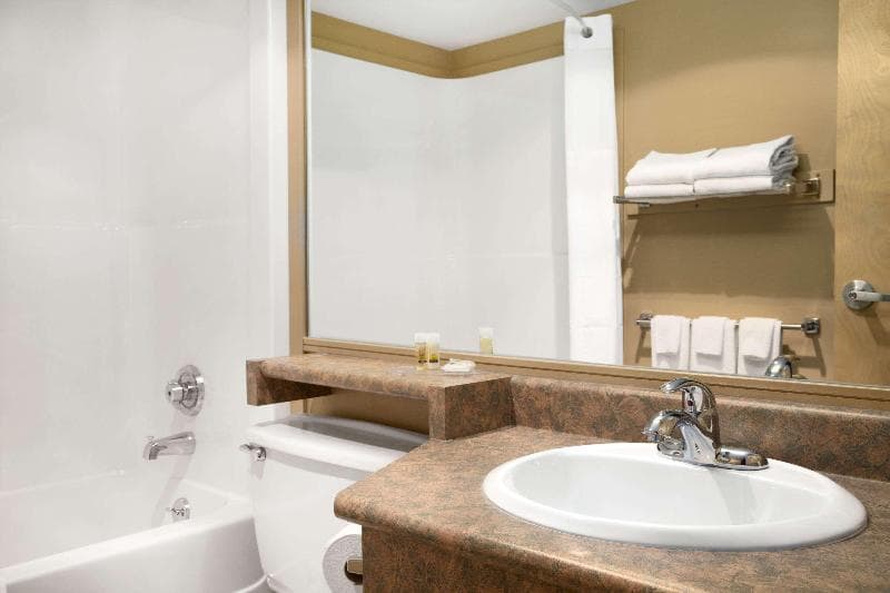 Days Inn By Wyndham Estevan 5