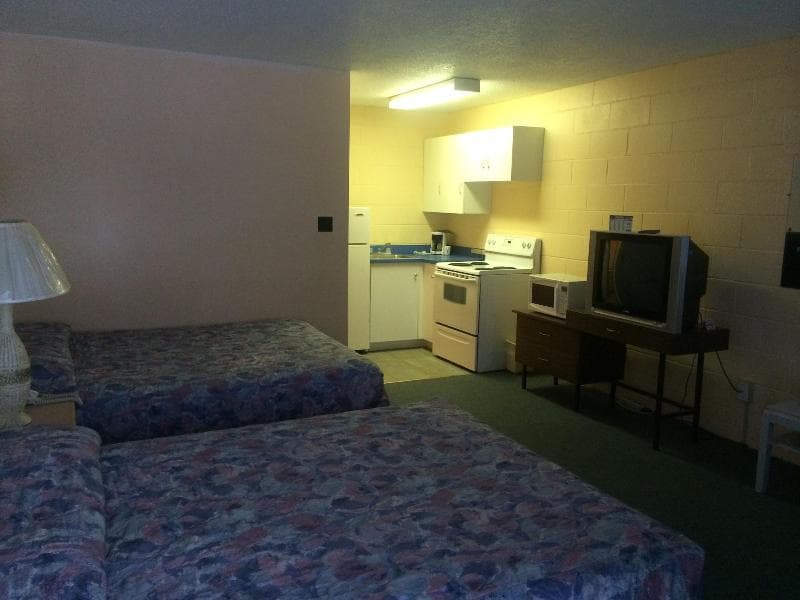 Road Runner Motel 5