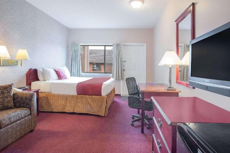 Ramada by Wyndham 100 Mile House 3