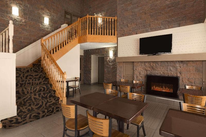 Super 8 by Wyndham Timmins 4