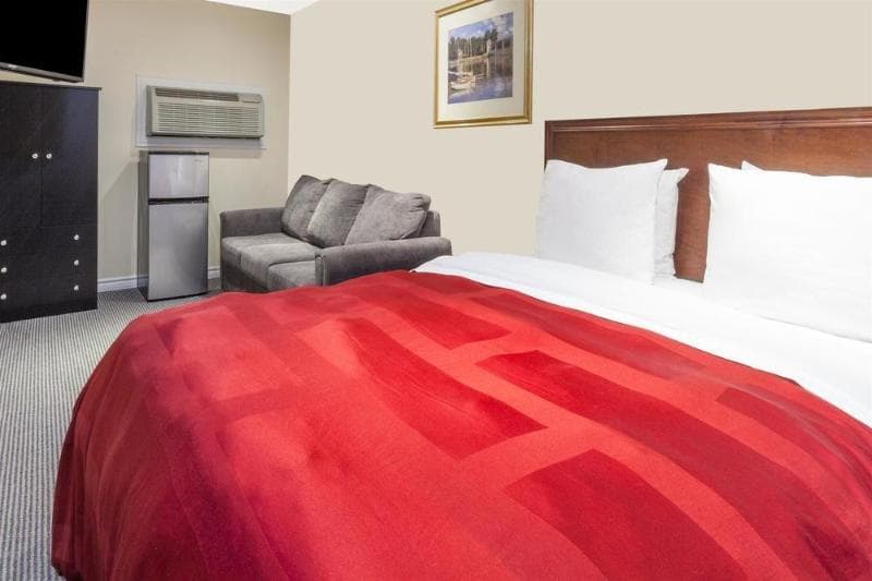 Knights Inn - Kingston 5