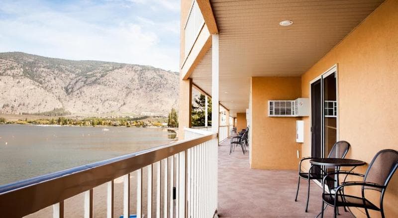 Coast Osoyoos Beach Hotel 3