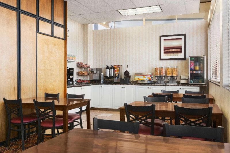 Travelodge By Wyndham North Battleford 3