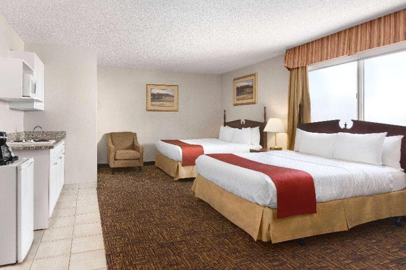 Travelodge By Wyndham North Battleford 4