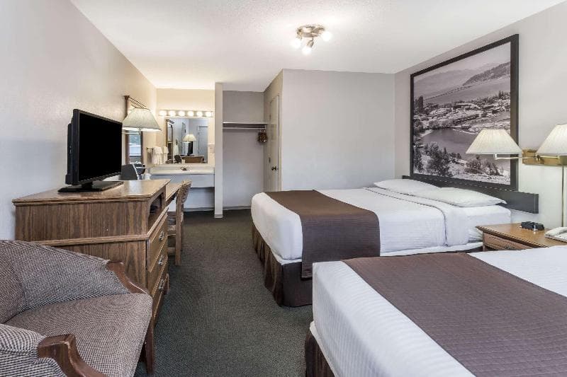 Super 8 Kelowna Bc 3