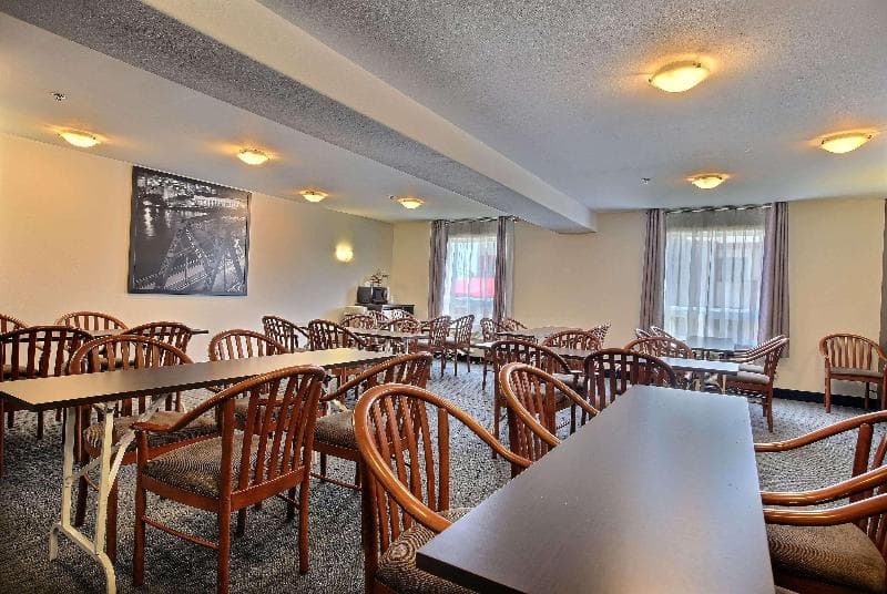 Super 8 By Wyndham Trois-Rivieres photo 1