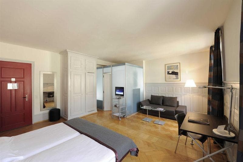 Ladys First Hotel photo 1
