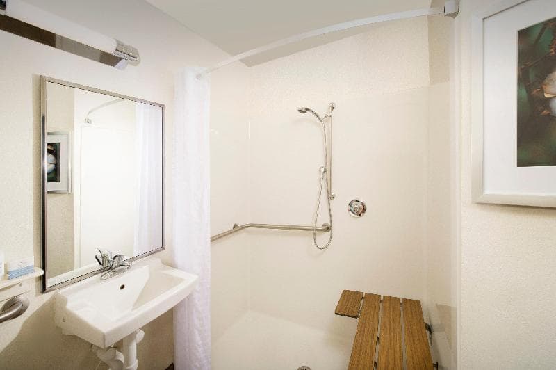 Candlewood Suites Richmond South 5
