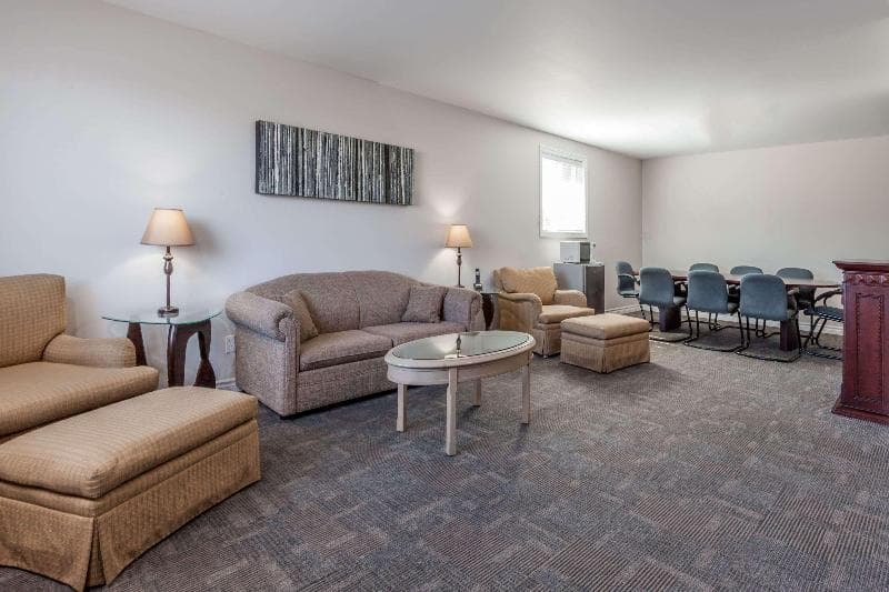 Super 8 By Wyndham Kirkland Lake photo 1