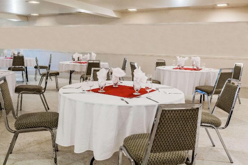 Super 8 By Wyndham Kirkland Lake 3
